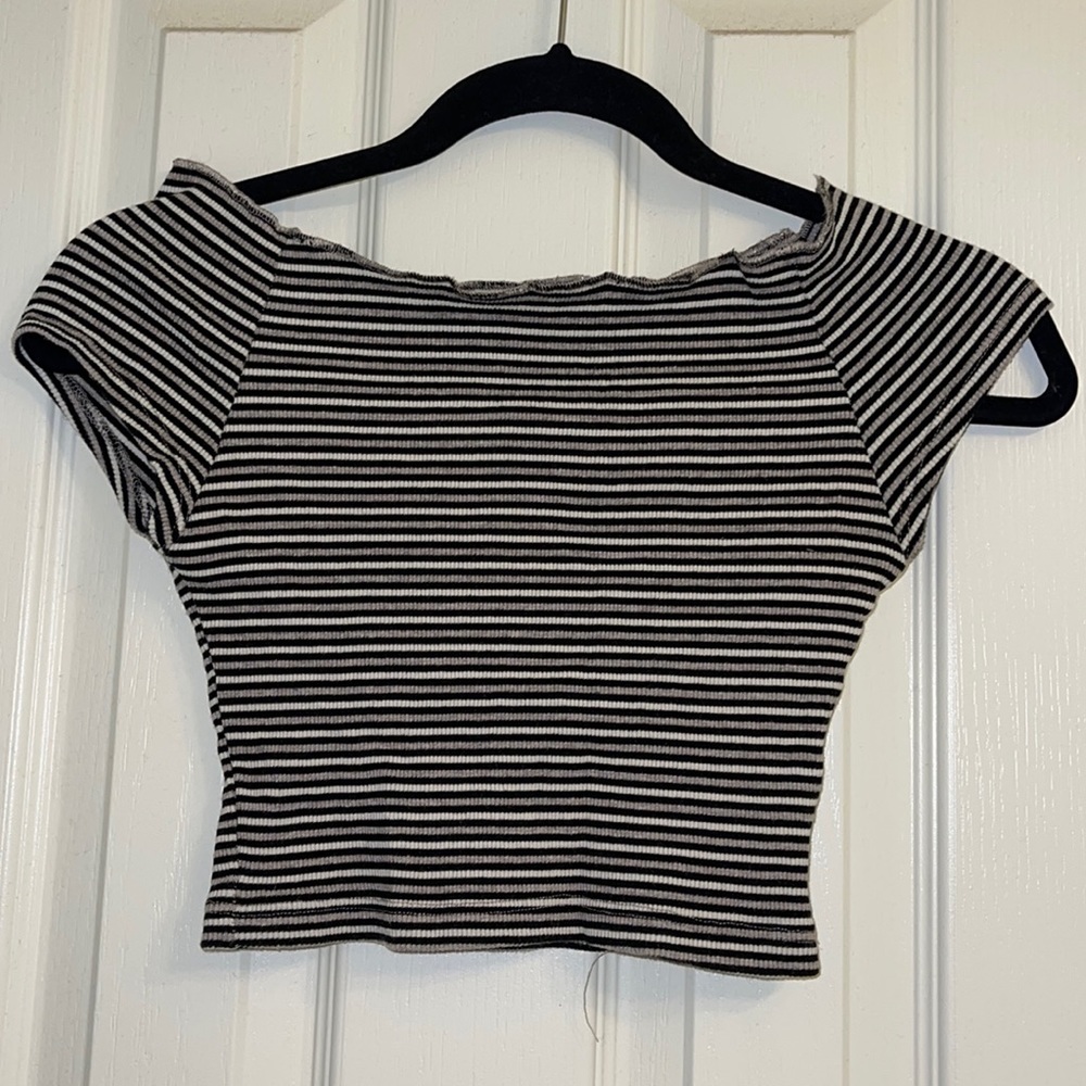 Black, white, gray stripped cropped shirt